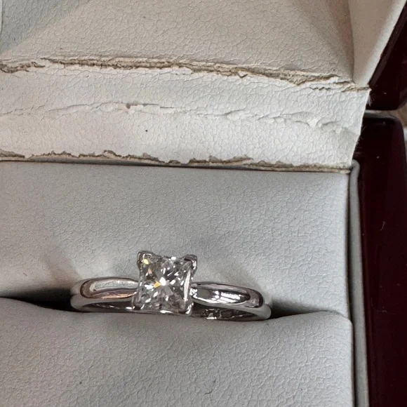 GIA Certified 0.58 CT Princess-Cut Diamond Ring – 18K White Gold & Platinum - Picture 4 of 5